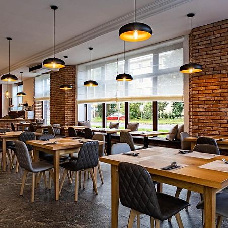 Rosso Aparthotel Михаловце Экстерьер фото