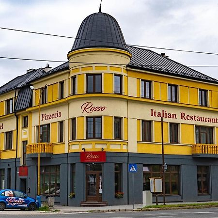 Rosso Aparthotel Михаловце Экстерьер фото