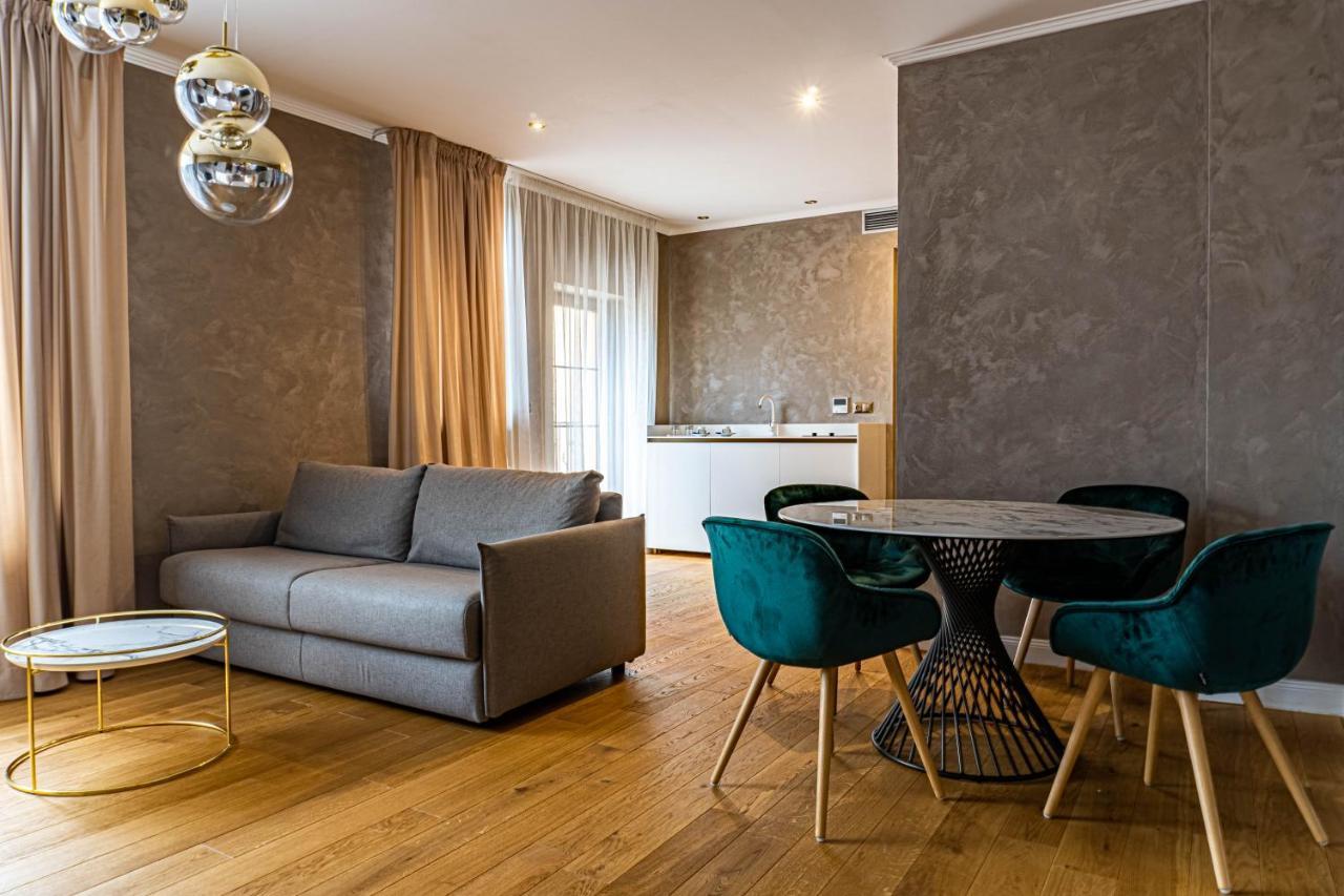Rosso Aparthotel Михаловце Экстерьер фото