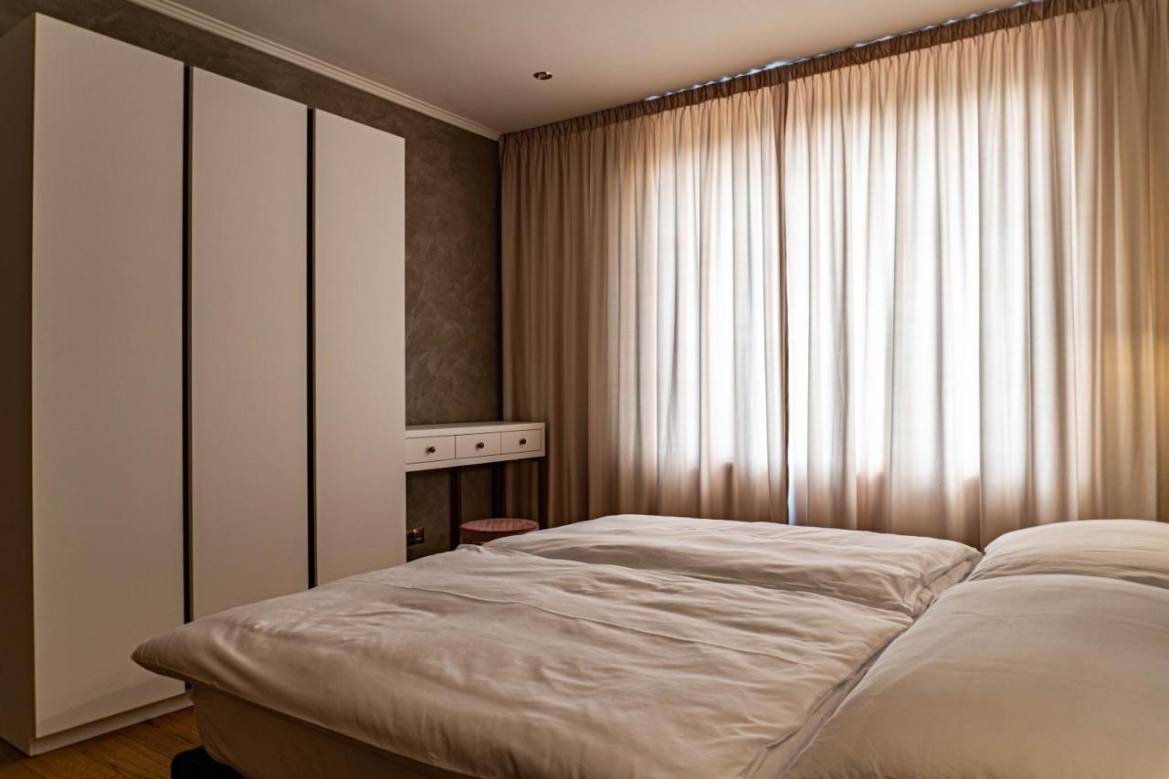 Rosso Aparthotel Михаловце Экстерьер фото