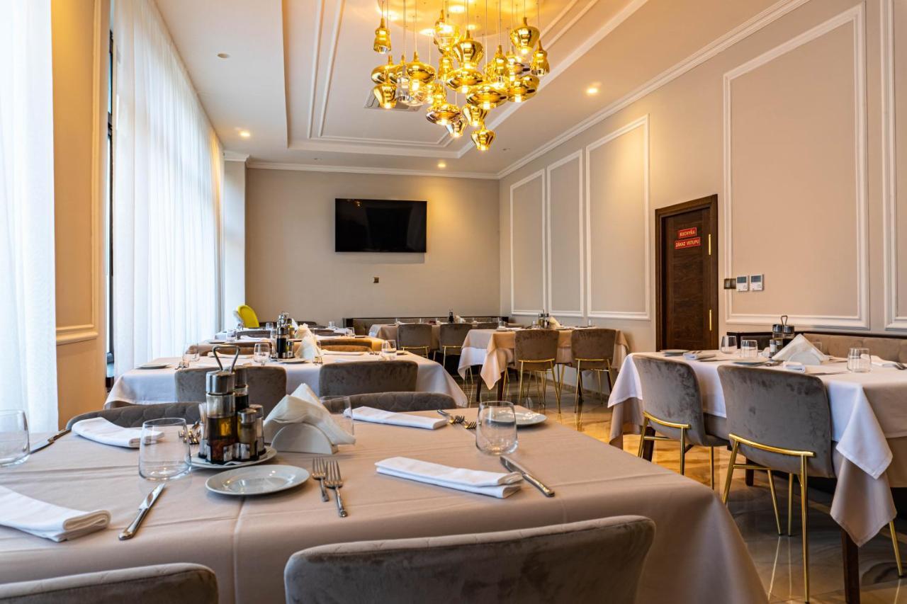 Rosso Aparthotel Михаловце Экстерьер фото