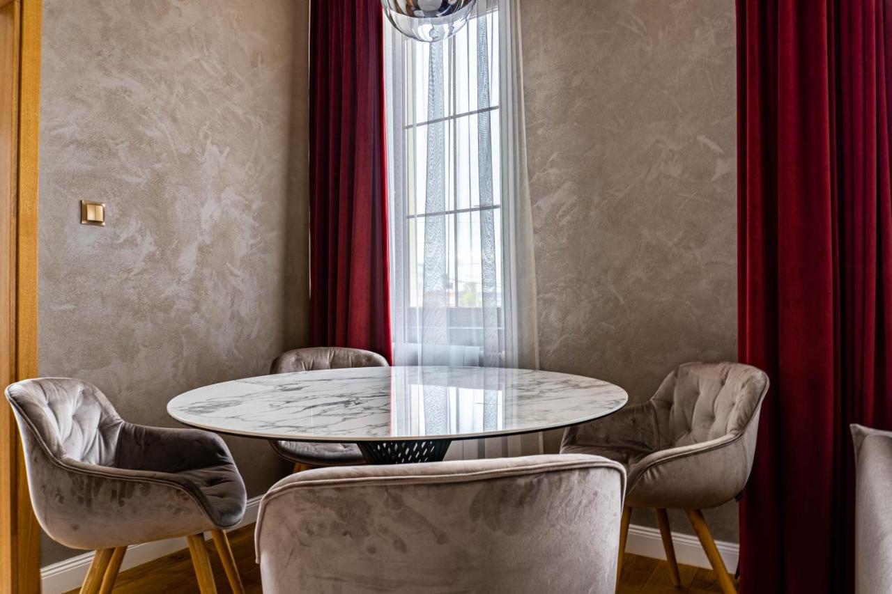 Rosso Aparthotel Михаловце Экстерьер фото