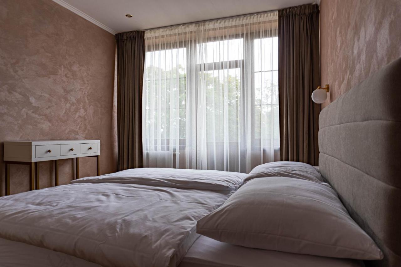 Rosso Aparthotel Михаловце Экстерьер фото